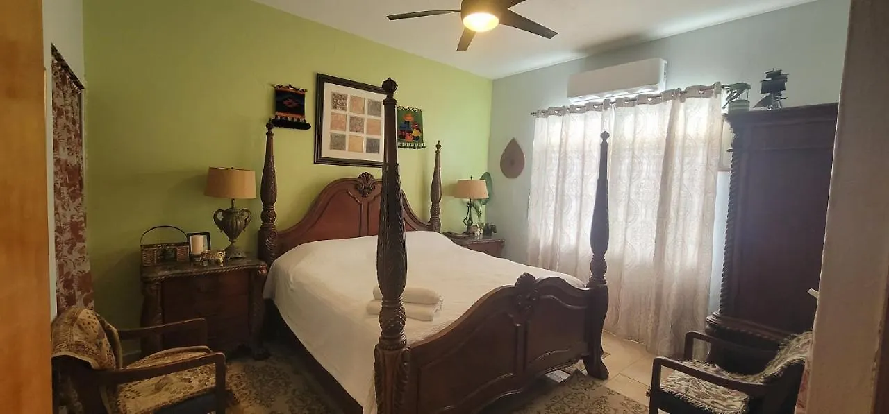 Beach Family House, San Juan, Puerto Rico-Beach, Restaurants, Airport Holiday home
